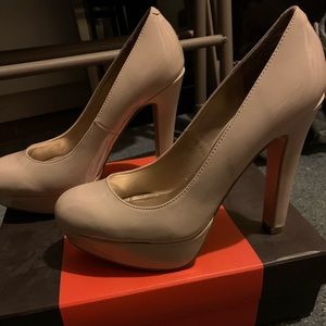 Guess nude pumps